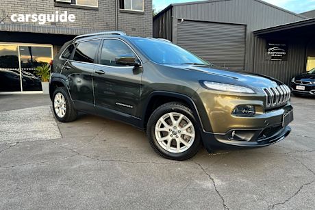 Green 2014 Jeep Cherokee Wagon Longitude (4X4)