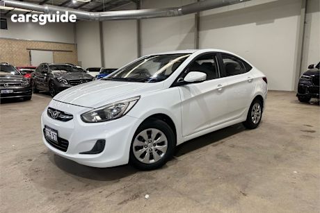White 2015 Hyundai Accent Sedan ACTIVE