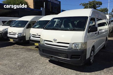 White 2005 Toyota HiAce Bus Commuter