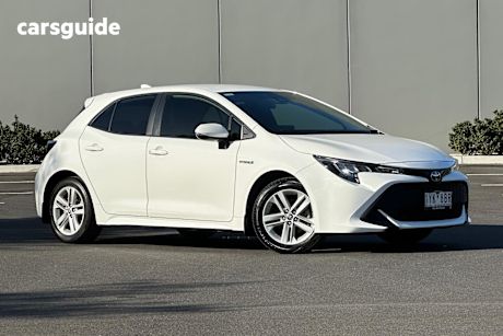White 2019 Toyota Corolla Hatch ASCENT SPORT HYBRID F