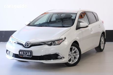 White 2016 Toyota Corolla Hatch ASCENT SPORT F