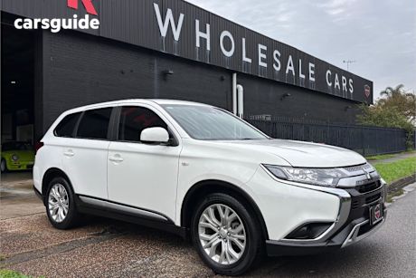 White 2021 Mitsubishi Outlander SUV ES F