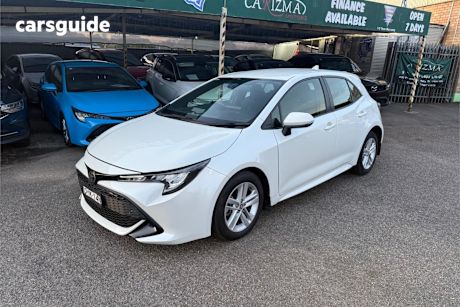 White 2018 Toyota Corolla Hatchback Ascent Sport