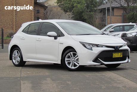 White 2020 Toyota Corolla Hatch ASCENT SPORT HYBRID F
