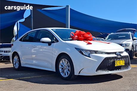 White 2022 Toyota Corolla Sedan ASCENT SPORT