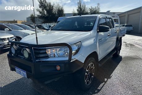 White 2018 Toyota Hilux Dual Cab Chassis Sr (4X4)