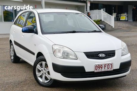 White 2008 Kia RIO Hatchback Lx