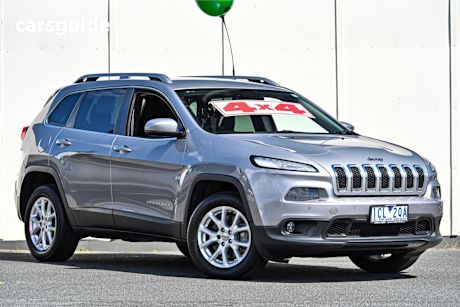 Silver 2014 Jeep Cherokee SUV LONGITUDE 4X4