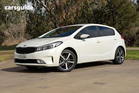 White 2017 Kia Cerato Hatchback Sport