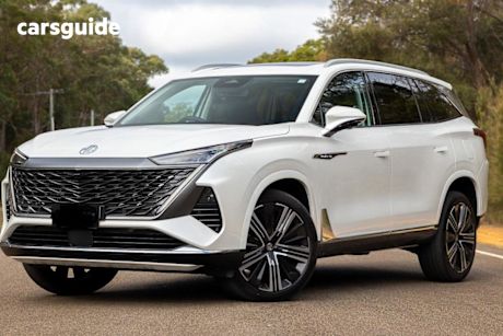 White 2025 MG Qs SUV ESSENCE 4X4