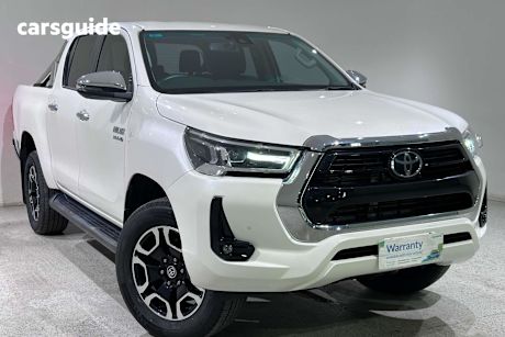 White 2022 Toyota Hilux Ute Tray SR5 4X4