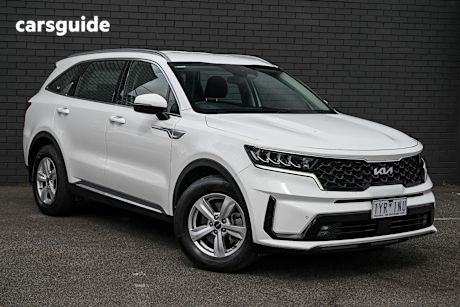 White 2023 Kia Sorento SUV S 4X4