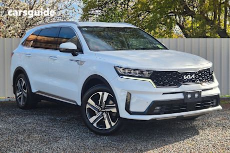 White 2022 Kia Sorento SUV SPORT+ 4X4