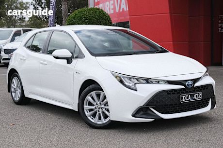 White 2024 Toyota Corolla Hatch ASCENT SPORT HYBRID F