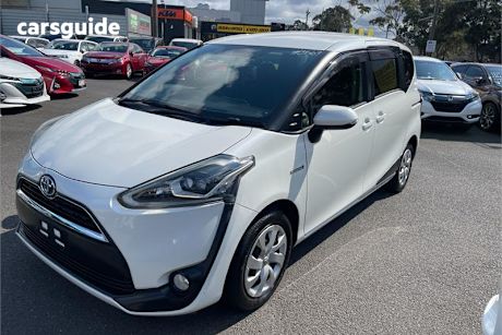 White 2015 Toyota Sienta SUV HYBRID