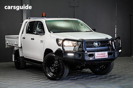 White 2022 Toyota Hilux Double Cab Chassis Sr (4X4)