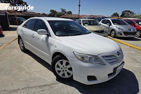 White 2009 Toyota Camry Sedan Altise