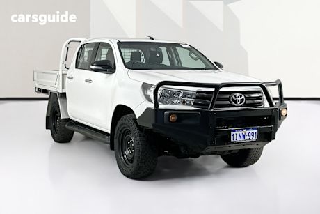 White 2017 Toyota Hilux Dual Cab Chassis Sr (4X4)