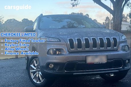 Silver 2015 Jeep Cherokee Wagon Limited (4X4)