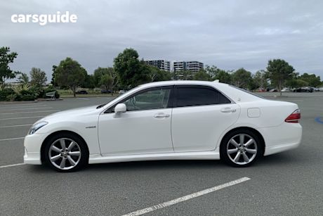 White 2010 Toyota Crown Sedan HYBRID
