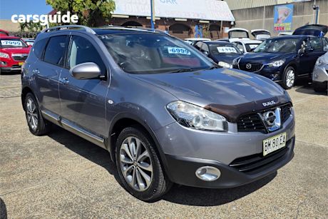 Grey 2011 Nissan Dualis SUV +2 TI F