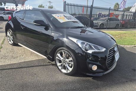 Black 2017 Hyundai Veloster Coupe Sr Turbo