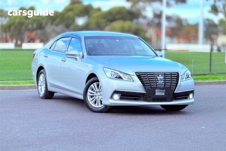 Silver 2014 Toyota Crown Sedan