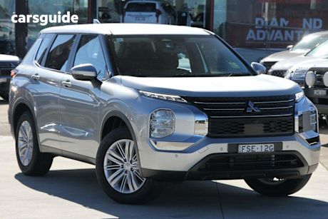 Silver 2024 Mitsubishi Outlander Wagon Es 7 Seat (2Wd)