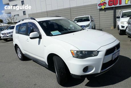 White 2012 Mitsubishi Outlander Wagon Ls
