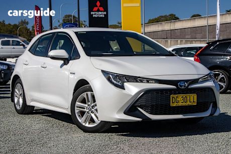 White 2020 Toyota Corolla Hatch ASCENT SPORT HYBRID F