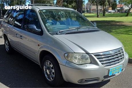 Silver 2005 Chrysler Grand Voyager Wagon Limited Awd