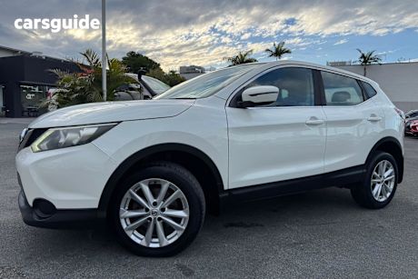 White 2016 Nissan Qashqai SUV ST F