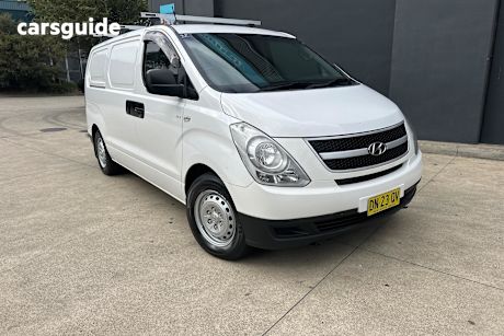 White 2015 Hyundai Iload Commercial R
