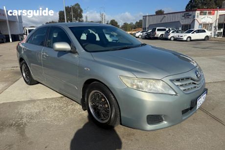 Silver 2010 Toyota Camry Sedan ALTISE F