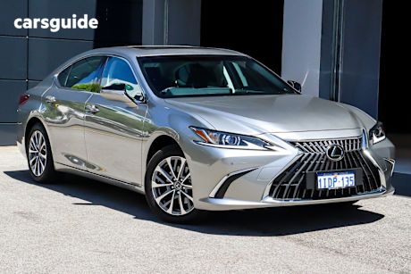 Silver 2024 Lexus ES250 Sedan Luxury