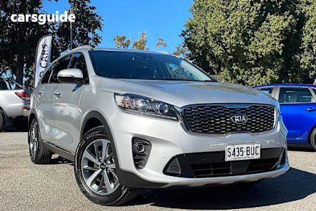 Silver 2017 Kia Sorento SUV SLI 4X4