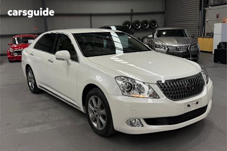 White 2010 Toyota Crown Sedan MAJESTA