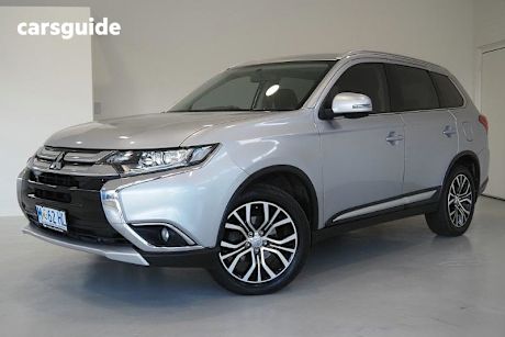 Silver 2017 Mitsubishi Outlander SUV LS 4X4