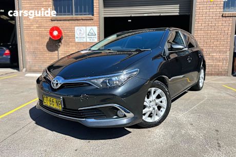 Black 2018 Toyota Corolla Hatch ASCENT SPORT F