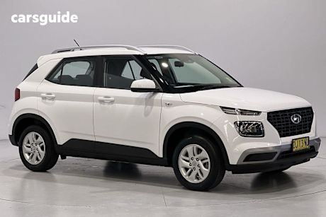 White 2023 Hyundai Venue SUV F