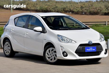 White 2017 Toyota Prius-C Hatchback Hybrid