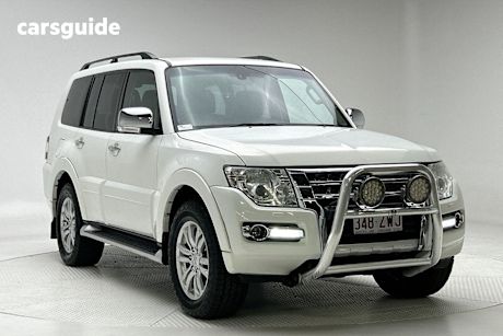 White 2017 Mitsubishi Pajero SUV GLS 4X4