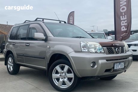 Silver 2004 Nissan X-Trail SUV ST 4X4