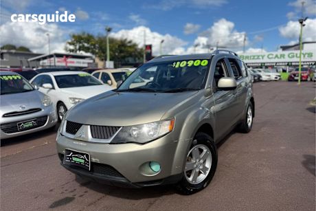 Beige 2008 Mitsubishi Outlander Wagon Ls