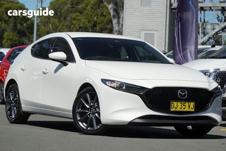 White 2024 Mazda Mazda3 Hatch G20 TOURING F