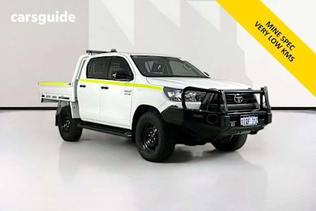 White 2022 Toyota Hilux Double Cab Chassis Sr (4X4)