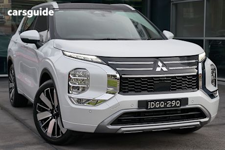 White 2025 Mitsubishi Outlander SUV EXCEED TOURER 4X4