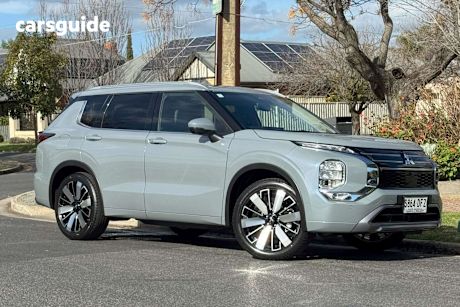 Grey 2025 Mitsubishi Outlander SUV EXCEED 4X4