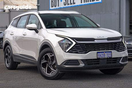 White 2023 Kia Sportage SUV S F