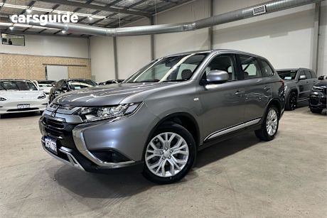 Grey 2020 Mitsubishi Outlander SUV ES F